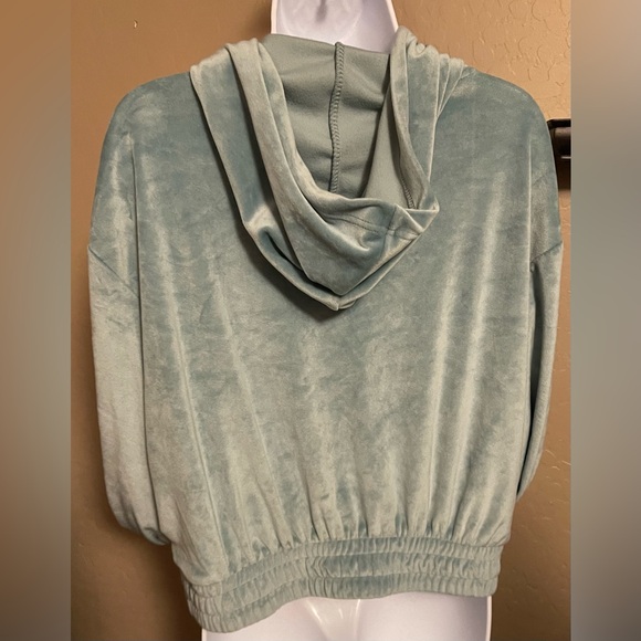 Cute Weekend Edition Pullover - Picture 4 of 8